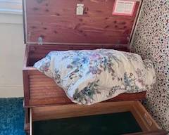 Lane Hope Chest - like new condition