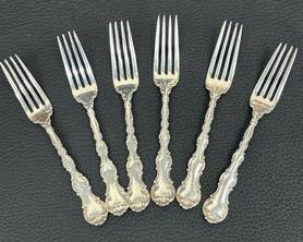 Six Vintage Sterling Silver Forks
Weight: 233 grams