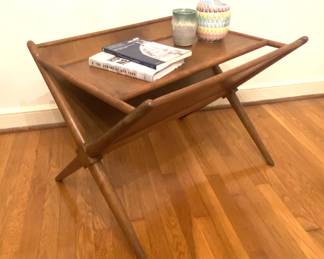 Widdicomb
Wood X Base Magazine Table by
Robsjohn Gibbings