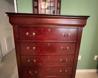 chest of drawers