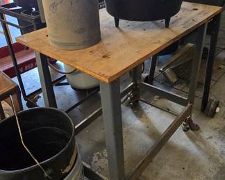Lodge Dutch Oven - Work Table