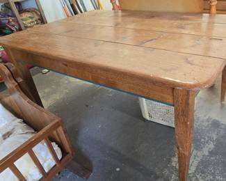 Kitchen Table - Set of 6 Chairs Matches this Table