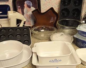 Pyrex - Kitchen Items