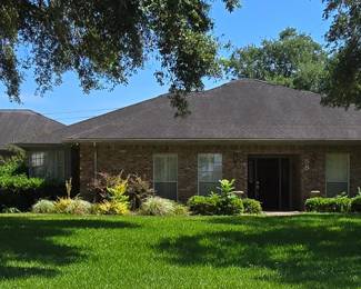 Beautiful Home and Garage Full! - Couple Traveled the World - You will see Items from all over the world 