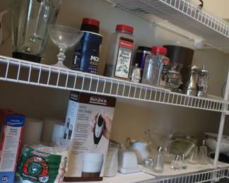 another view of kitchen pantry