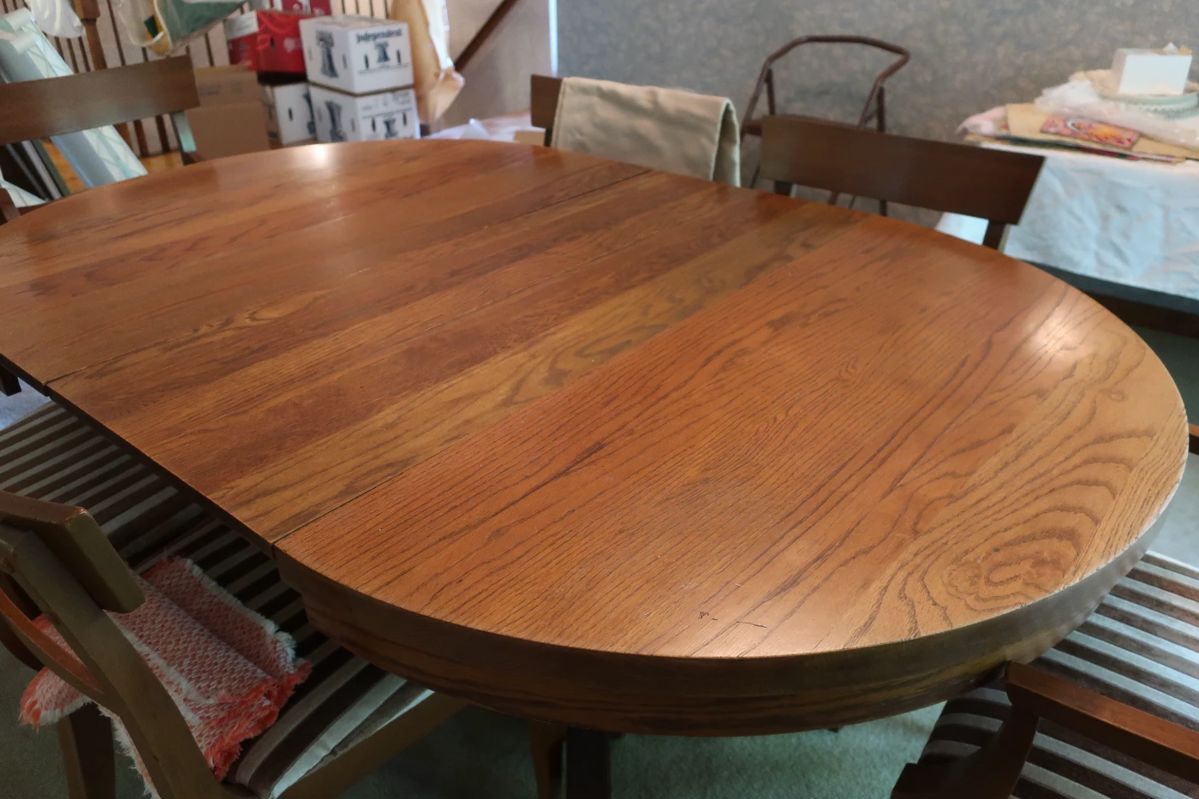 Circa 1910?  oak pedestal table  with  6  chairs, 3 leaves and pads