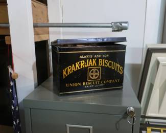 bicuit tin
