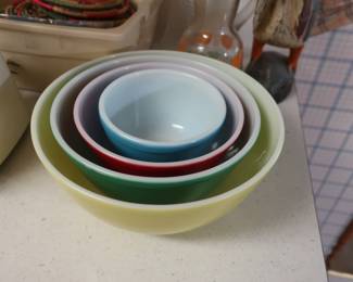 Pyrex bowls