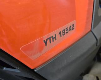 Husqvarna riding lawnmower YTH18542