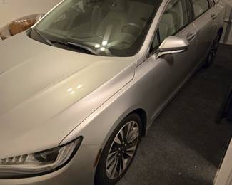 2019 Lincoln MKZ silver w/ 18,780 miles