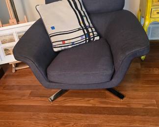 Minotti MCM Chair, deep gray (blue/black)