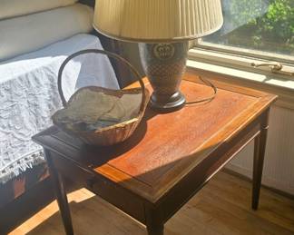 End Table by Henredon ai, Lamp
