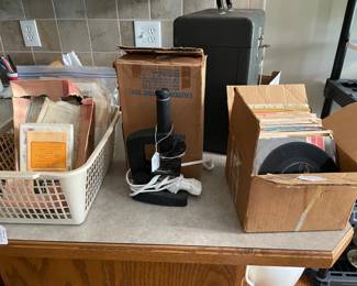 Collection - Old Stamps Microscope, 67 records of 45, old project with 8mm reels