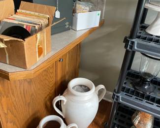 2 heavy white pots