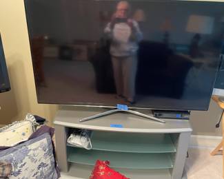 80" TV - Excellent condition - cabinet sold separately