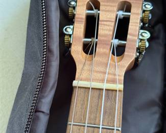 Kimise Ukulele with soft case and stand