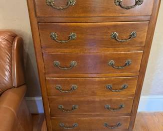 Vintage chest of drawers