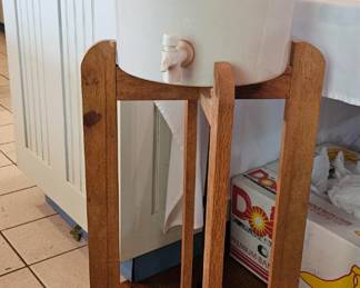 Water jug holder on stand