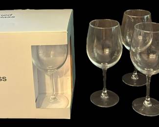 Stemmed Wine Glass Set