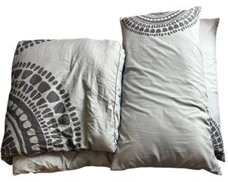 FullQueen Comforter Pillows