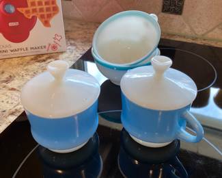 vintage creamer/sugar and cups