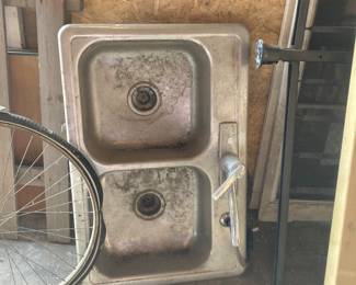 Stainless steel sink