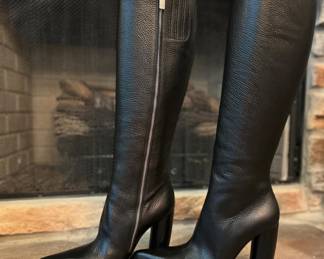 Off White brand boots NIB Size 10