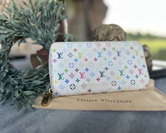 Murakami zippy wallet