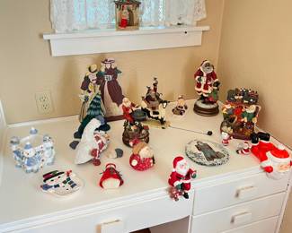 various Santas including Willraye Primative Santa