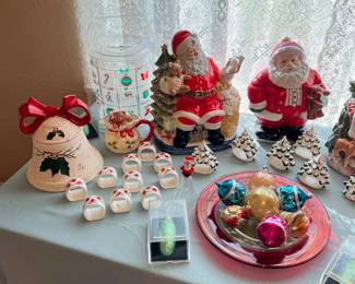 Culver acrylic ice bucket, Fitz & Floyd Santa cookie jar, vintage ornaments
