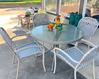 glass top patio table/chairs