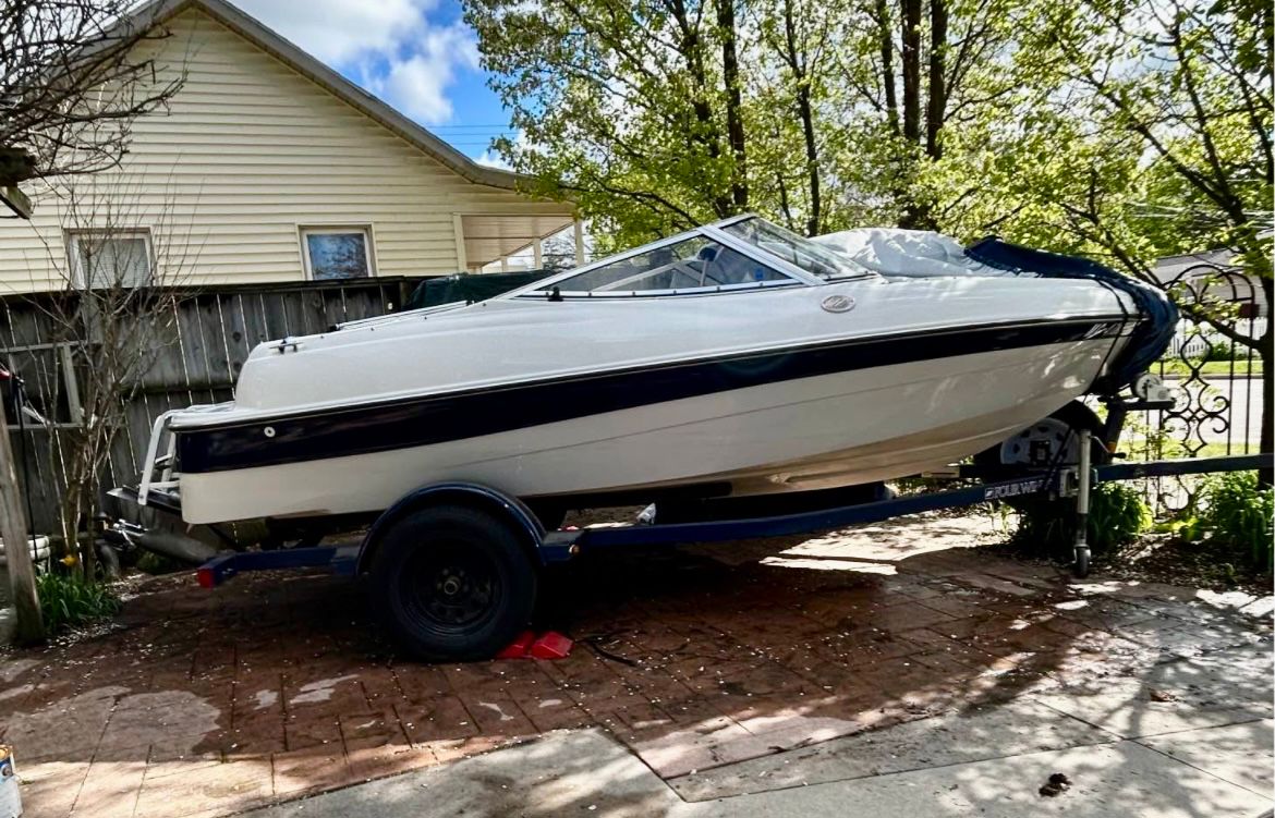 17' Four Winns, 4.3 V6 Volvo Penta, 4 barrel carb 225hp, Stainless steel prop, Low hours newer engine, Bimini, snap covers & full cover with vents. New led trailer lights & new 15" tires & wheels Newer 4 speaker system, chrome accent parts.