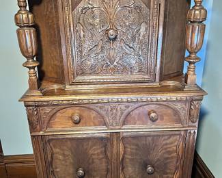 VINTAGE EARLY 1900'S ORNATE HEAVILY CARVED HUTCH