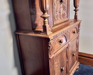 VINTAGE EARLY 1900'S ORNATE HEAVILY CARVED HUTCH