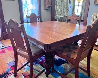 Solid oak antique dining room table with chairs, comes with 6 leafs so it can be small and square or extended very long!