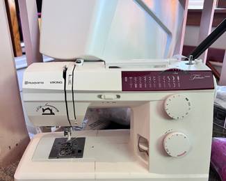 Husqvarna Viking Tribute 140M Sewing Machine
