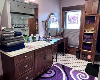 RUG, TOWELS, ANTIQUE VANITY