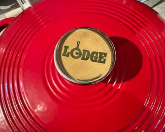 New Never Used Lodge enameled cast iron 6Qt. Dutch Oven and trivet