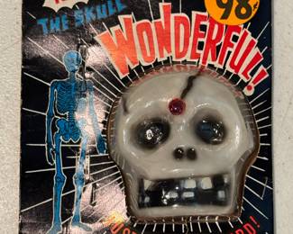 Extremely Rare vintage The Skull Wonderful Halloween novelty light pin, New In Box!