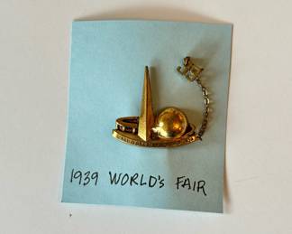 1939 World’s Fair brooch