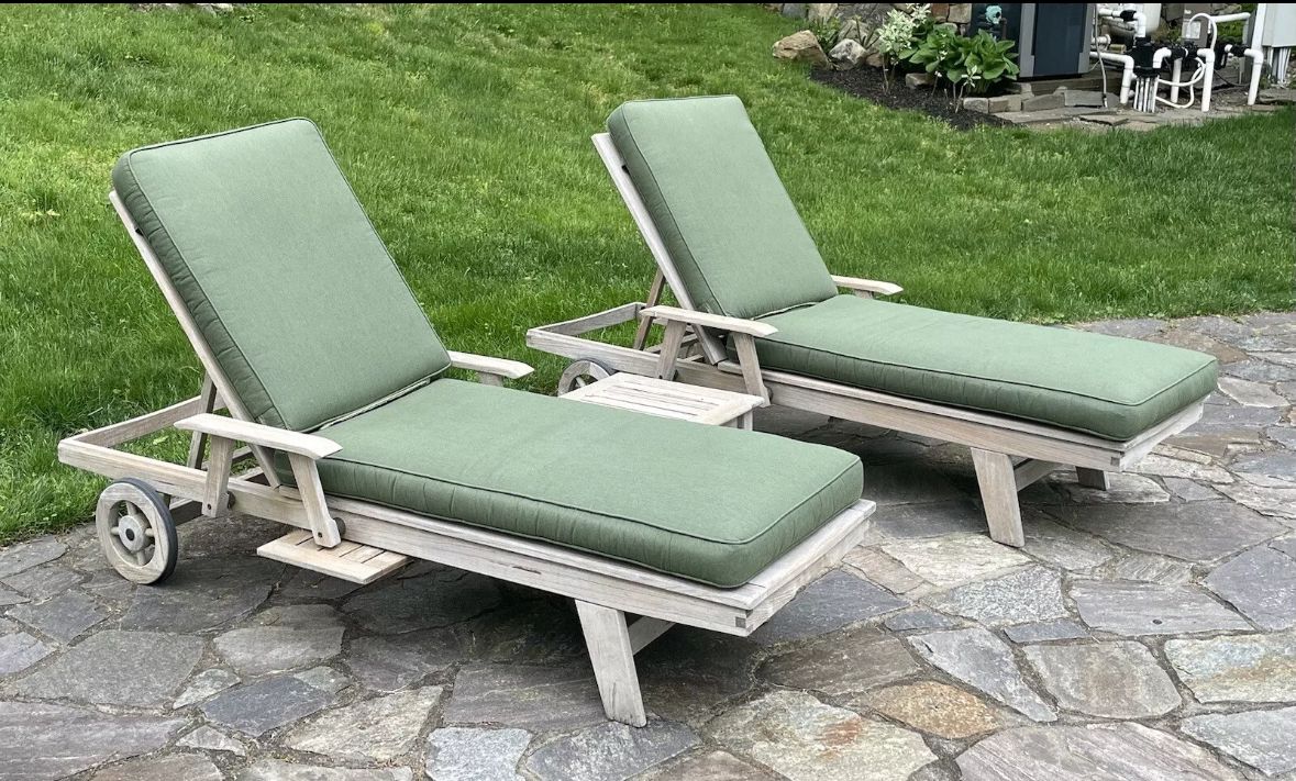 Gloster Teak Loungers & Table Set