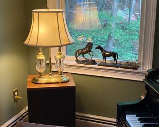 Waterford Lamp
Bose Soeakers