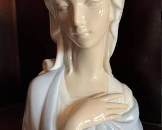 Lladro - retired Madonna