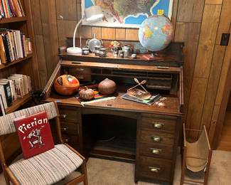 Small Antique Roll Top Desk (Great for Childs Room)
