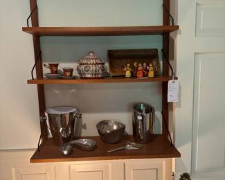 MCM Adjustable Shelves