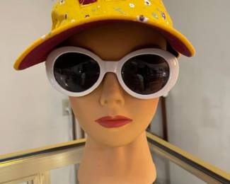 Commanders cap and fun sun glasses