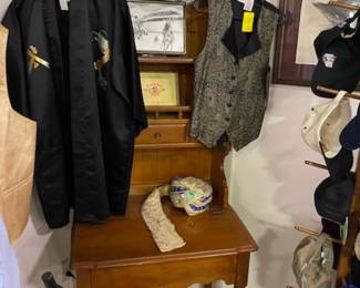 Desk, men's accessories
