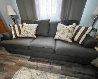 with reversable pillows!