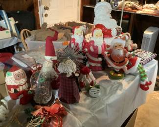 Many vintage Santas