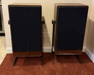 ADS L910 speakers w/stands